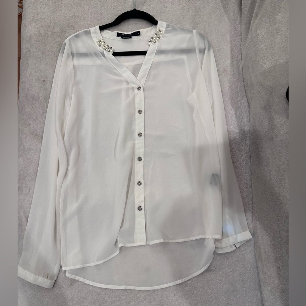 Vertigo size M women’s blouse button down white